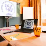 Big Sky & Ξενοδοχείο