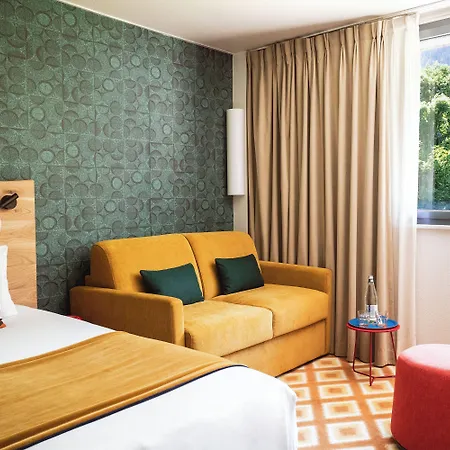 Big Sky & ホテル シャモニー